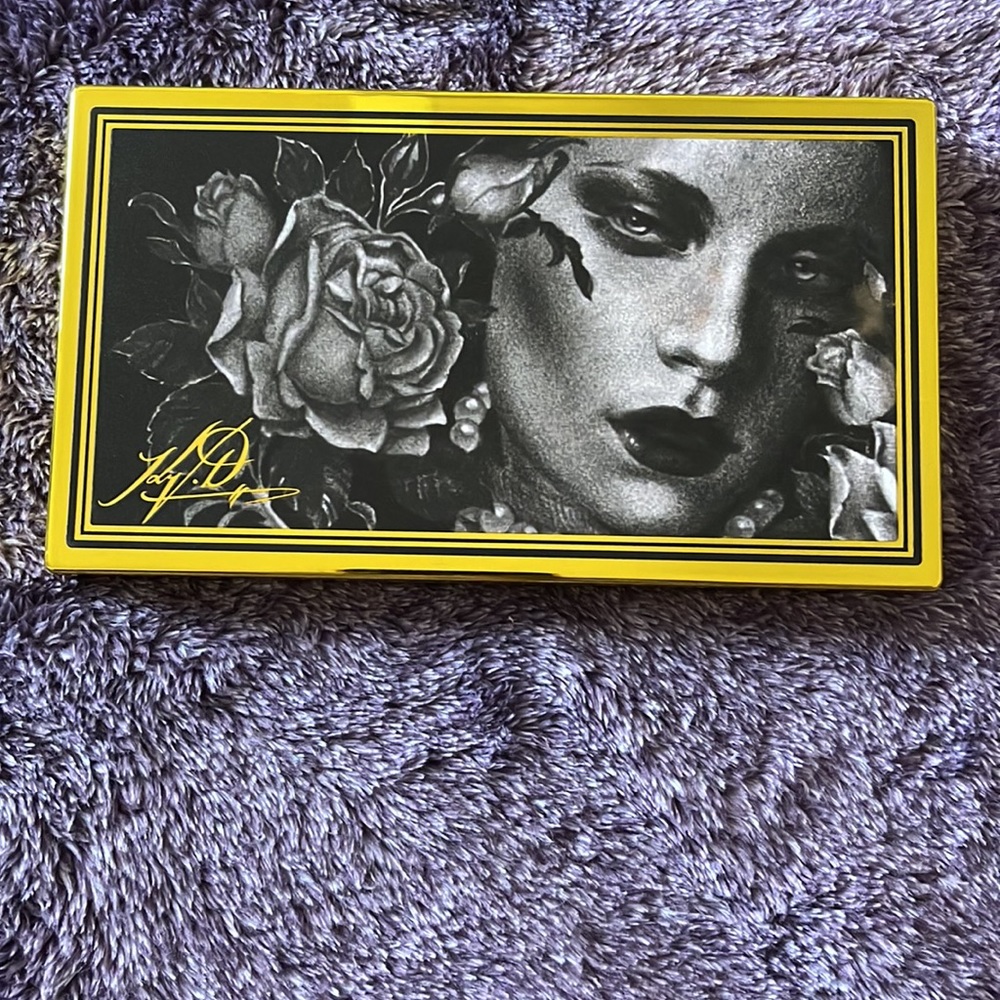 Kat Von D 10-year anniversary eyeshadow palette - Picture 5 of 7